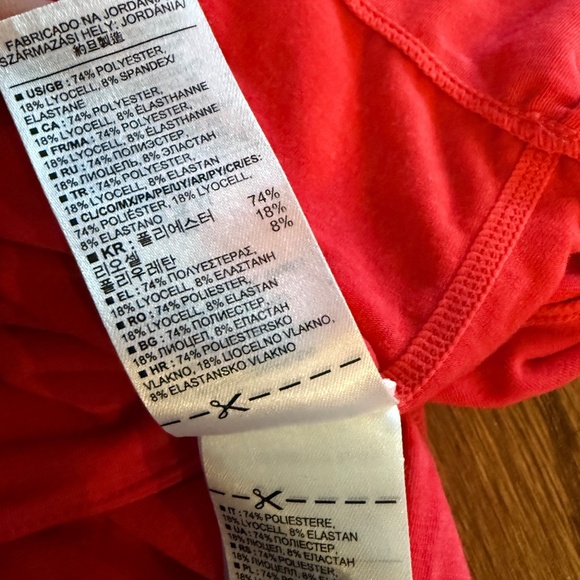 GAPFit Breathe Hoodie Pullover Top Vibe Red Athletic Kangaroo Pocket Size M - Picture 3 of 9